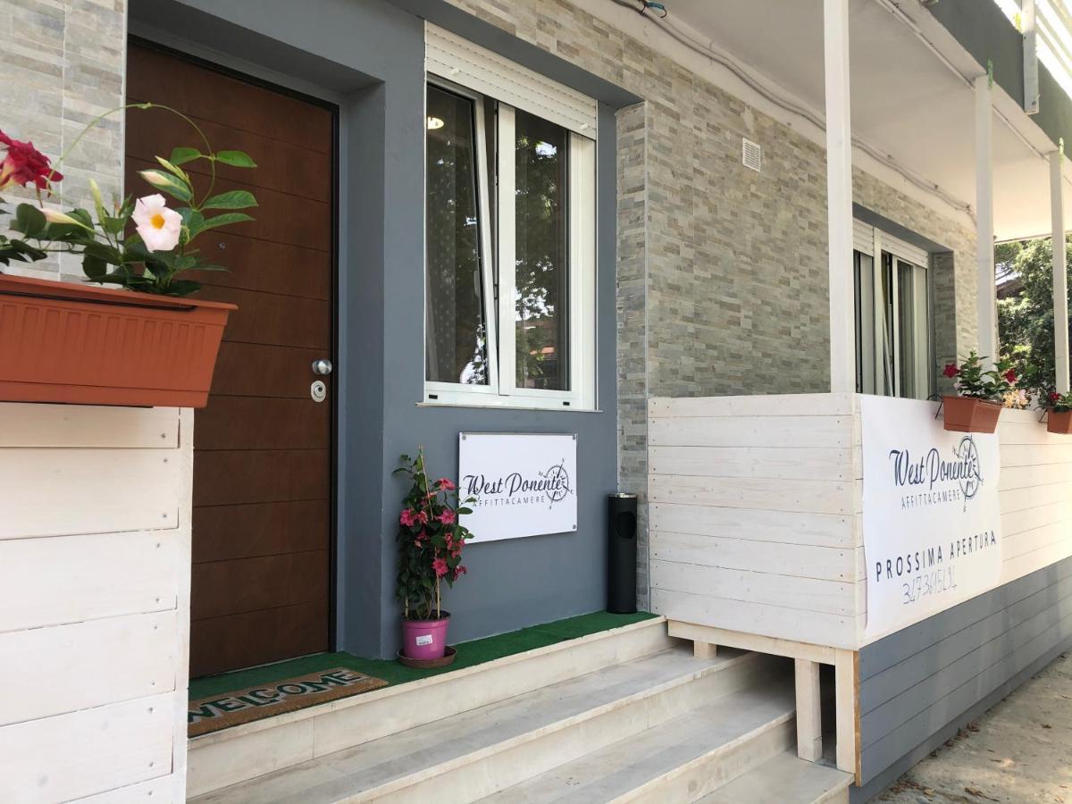 West Ponente Hotel Франкавила ал Маре Екстериор снимка